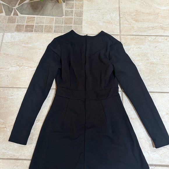 Womens plunging neck boxy pleated romper - Picture 6 of 7